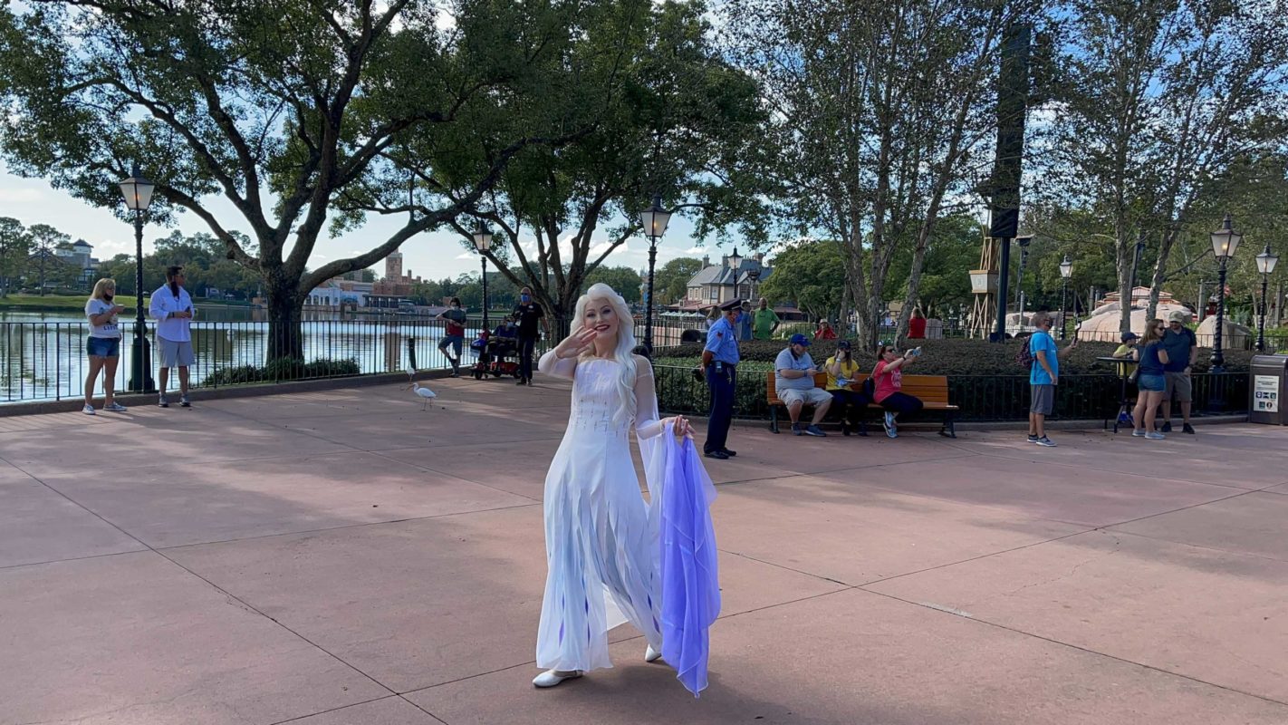 frozen-holiday-promenade-cavalcade-2020_7