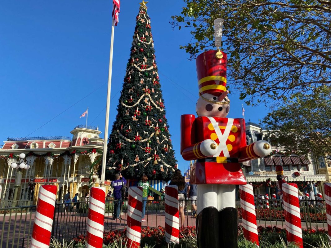 magic-kingdom-christmas-toy-soldiers-2020_5-8965909