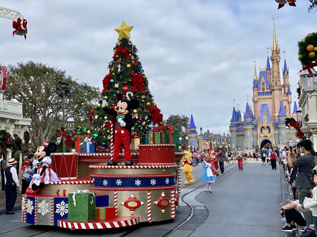 mickey-and-friends-holiday-cavalcade-cinderella-castle-featured-image-hero-magic-kingdom-11302020-1855116