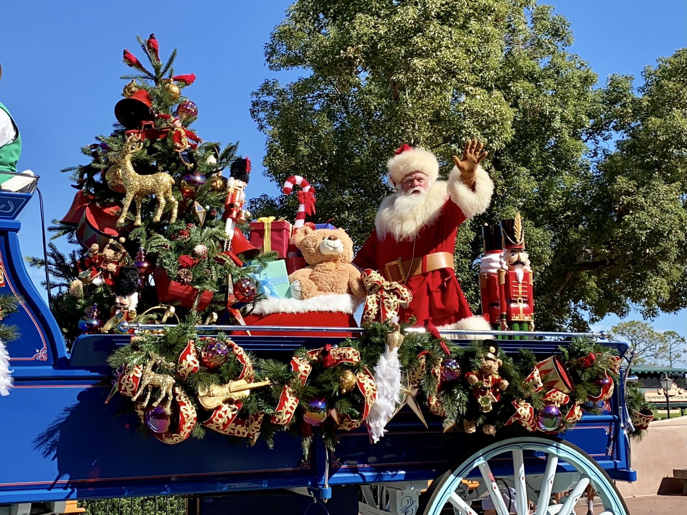 santa-holiday-cavalcade-epcot-11272020-6117521