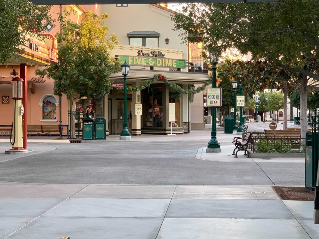 christmas-holiday-decor-arrives-buena-vista-street-9