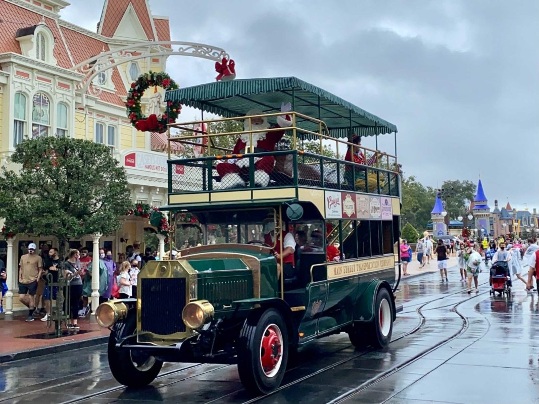 christmas-rainy-day-cavalcade-3