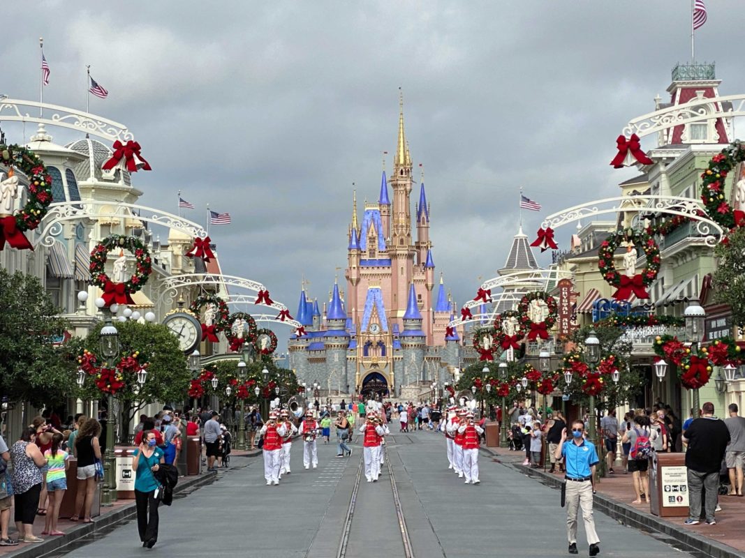 cinderella-castle-featured-image-christmas-2020_4