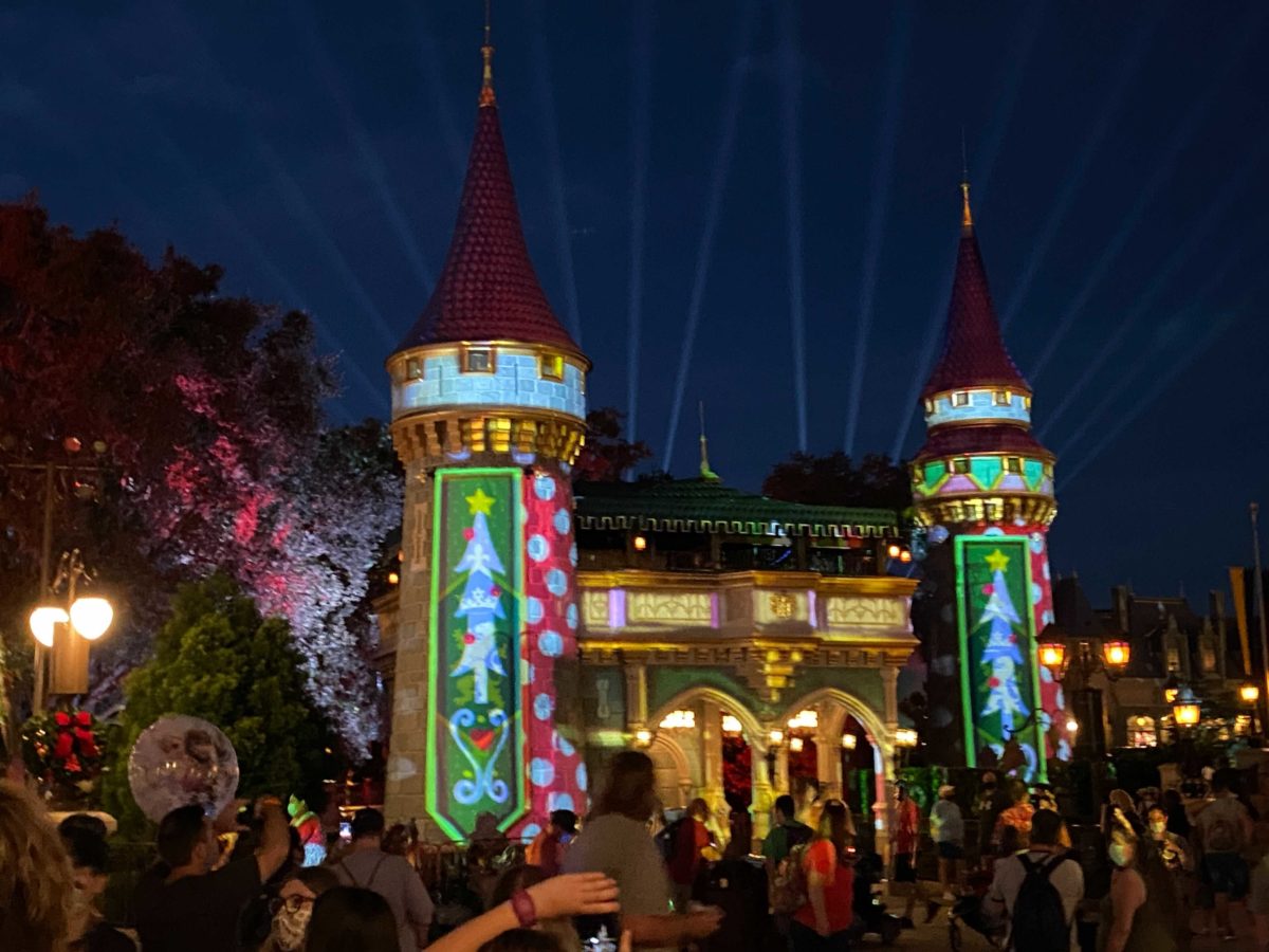 cinderella-castle-projections-christmas-2020_10-9382818