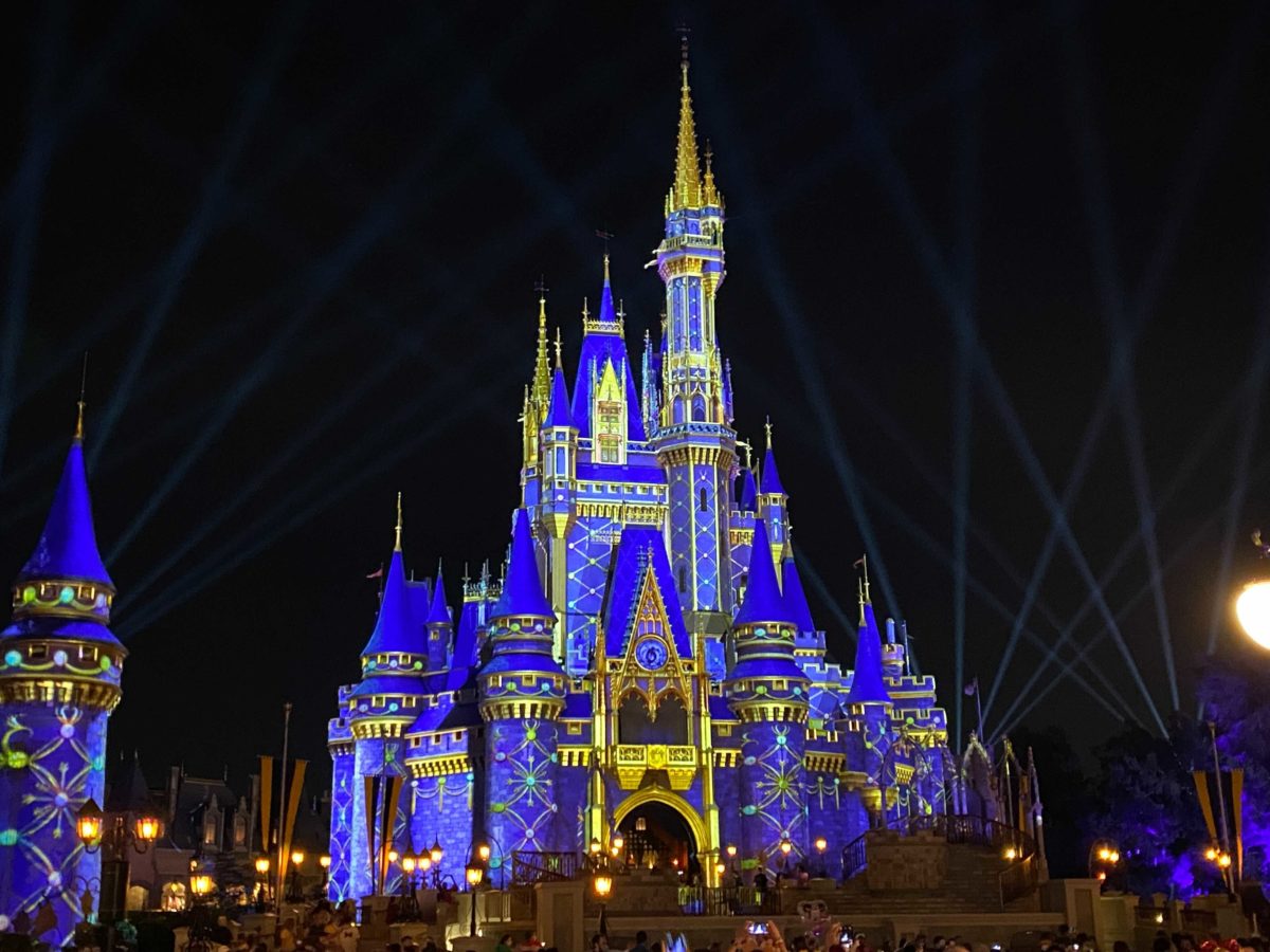 cinderella-castle-projections-christmas-2020_14-1919410