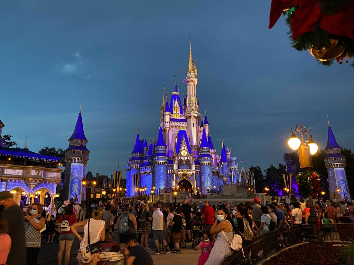 cinderella-castle-projections-christmas-2020_5