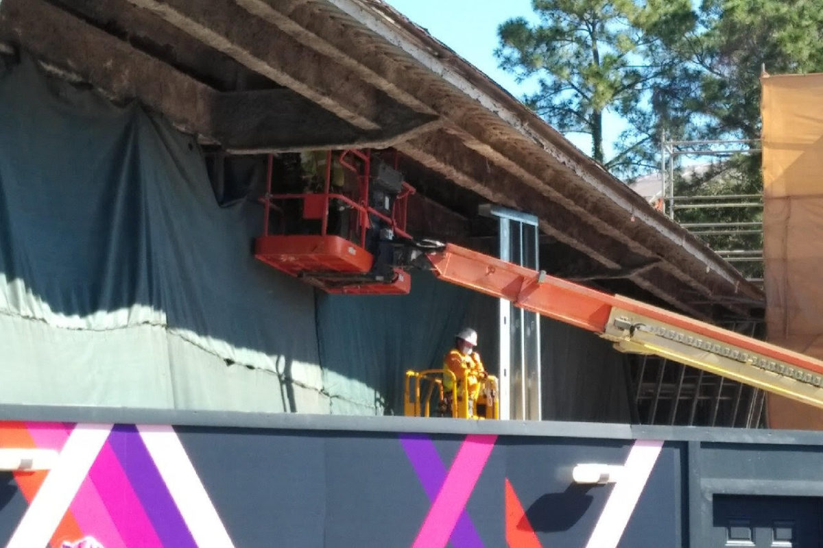 cosmic-rewind-facade-construction-1