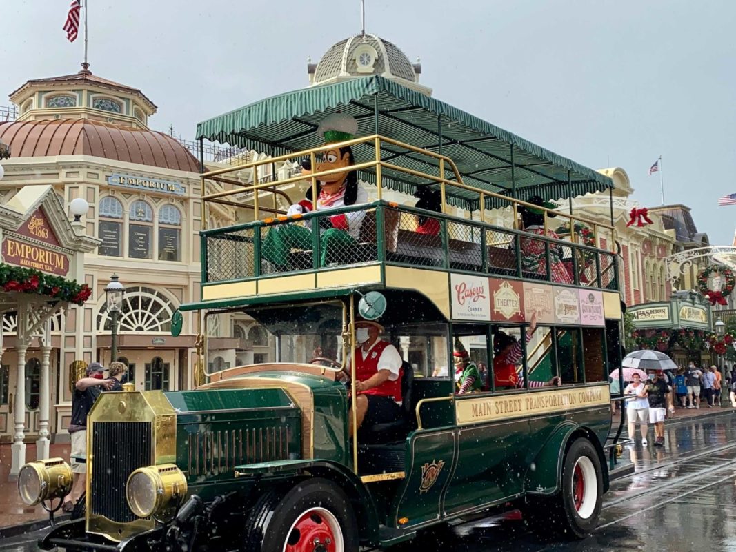 goofy-christmas-rainy-day-cavalcade-5