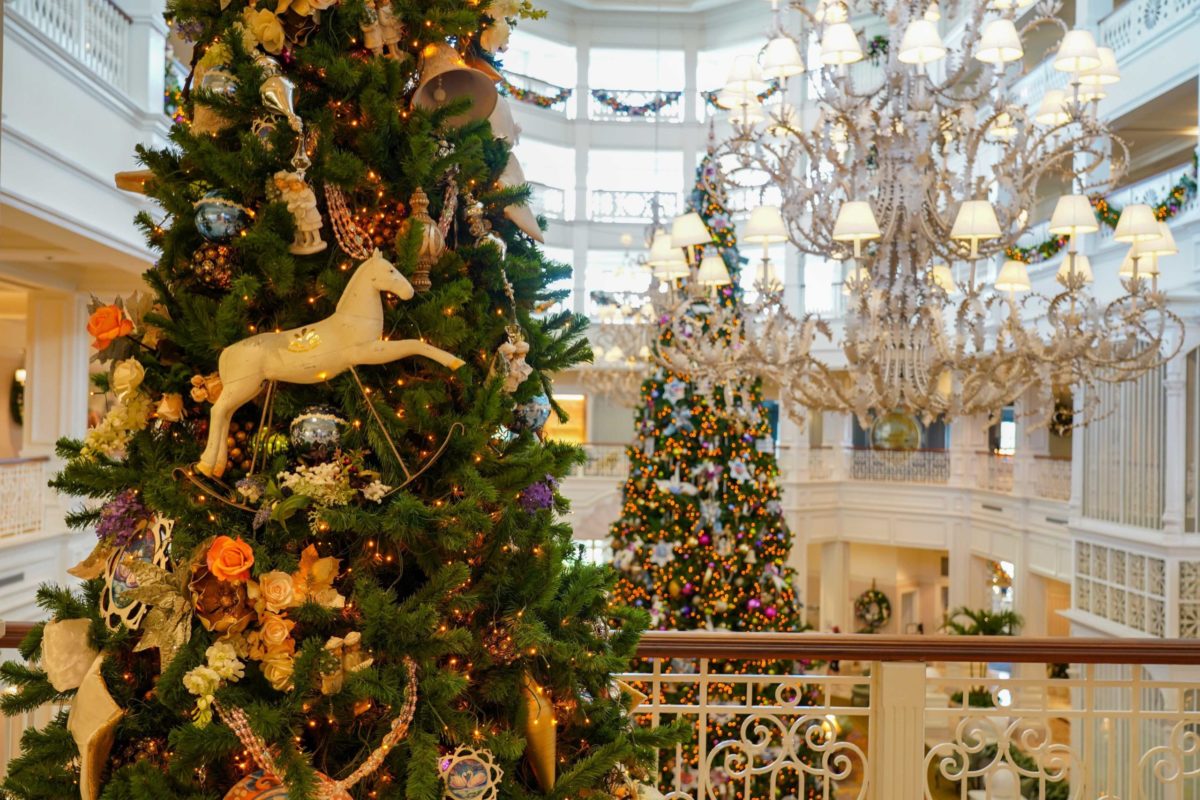 grand-floridian-christmas-decorations-1