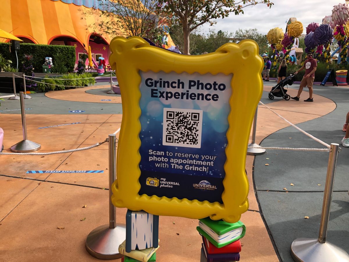 grinchmas-grinch-photo-experience-2020-uni_15