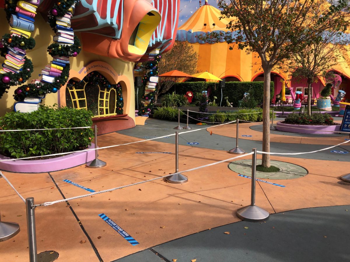grinchmas-grinch-photo-experience-2020-uni_17