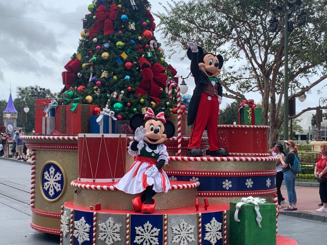 minnie and mickey with christmas tree in mickey's holiday cavalcade