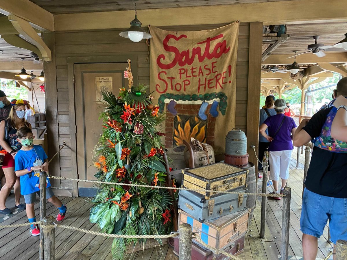 jingle-cruise-tree
