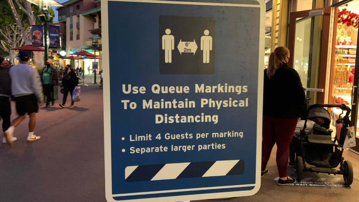 new-signage-limited-guests-per-qeue-line