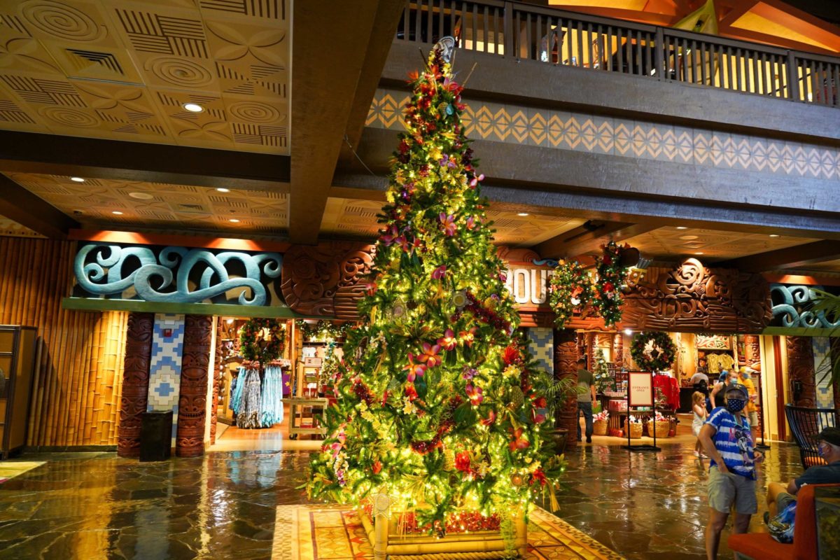 polynesian-village-christmas-decorations-4