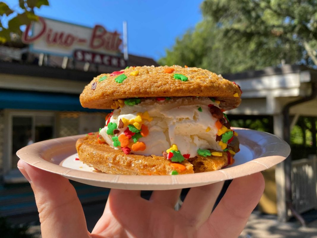 pumpkin-ice-cream-sandwich