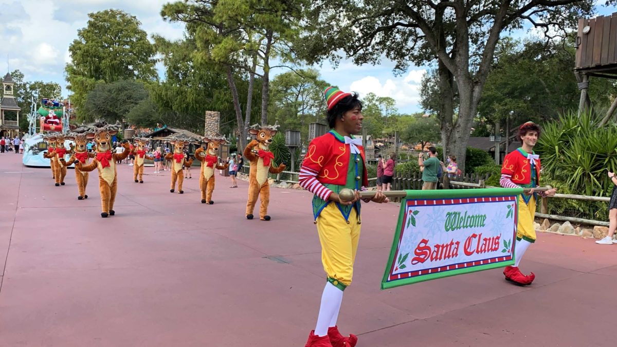 santas-christmas-cavalcade-magic-kingdom-2020_11