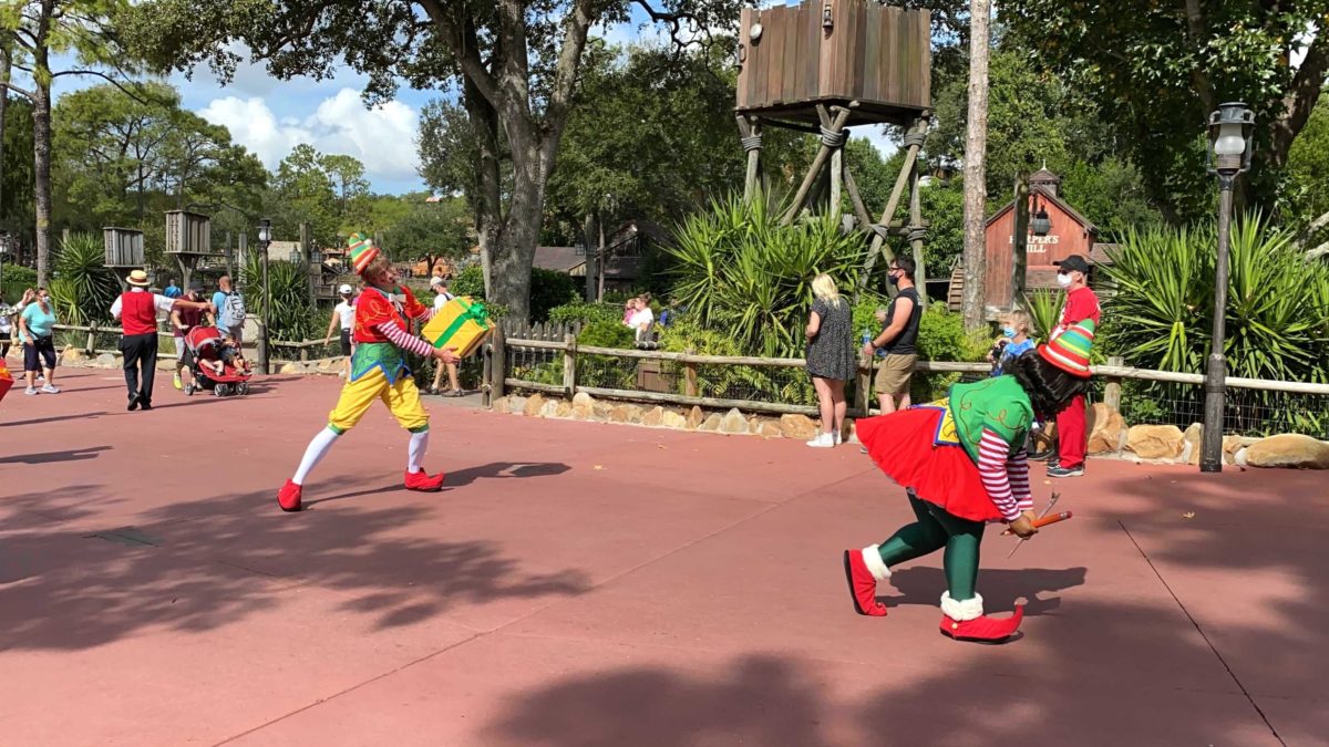 santas-christmas-cavalcade-magic-kingdom-2020_3