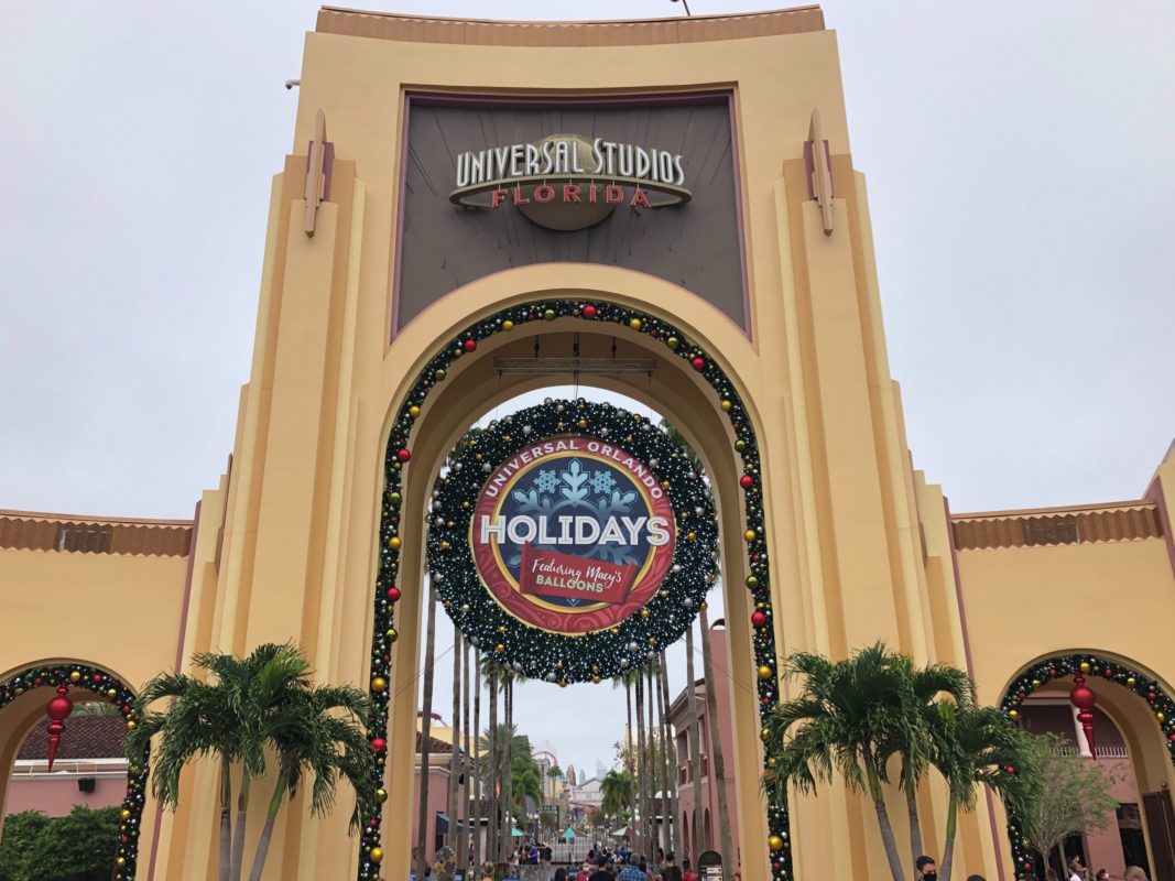 universal-studios-florida-holiday-arch-featured_3