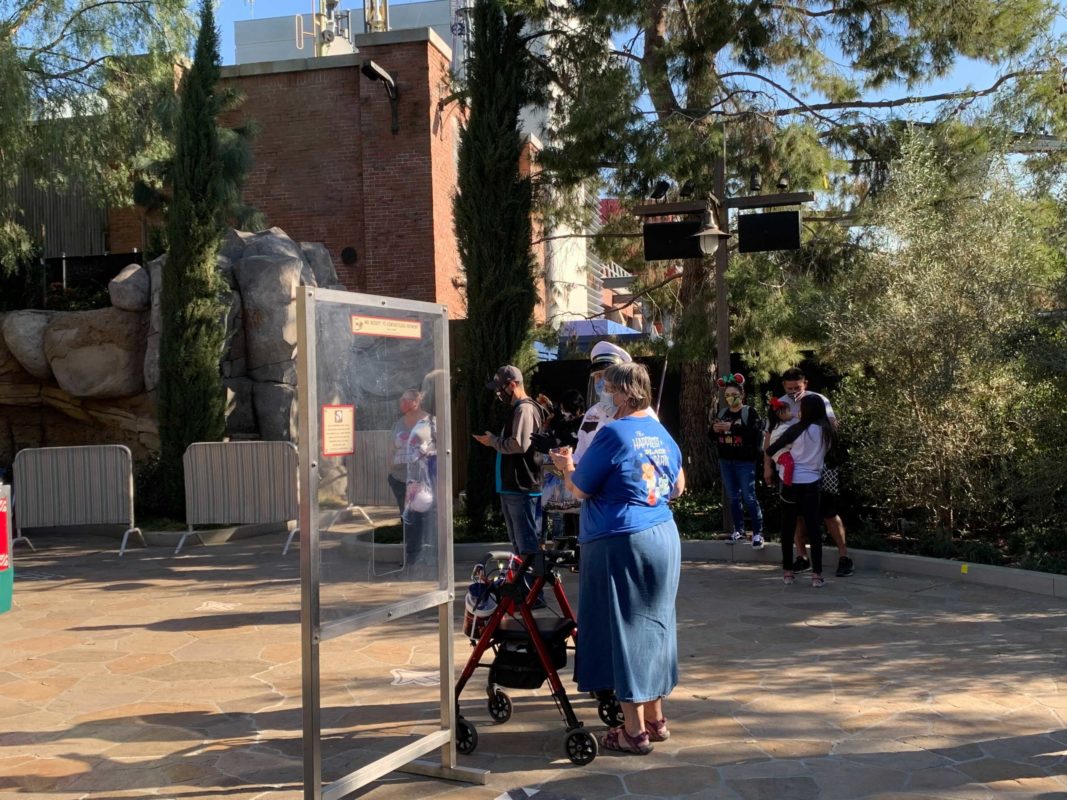 buena-vista-street-snack-carts-12