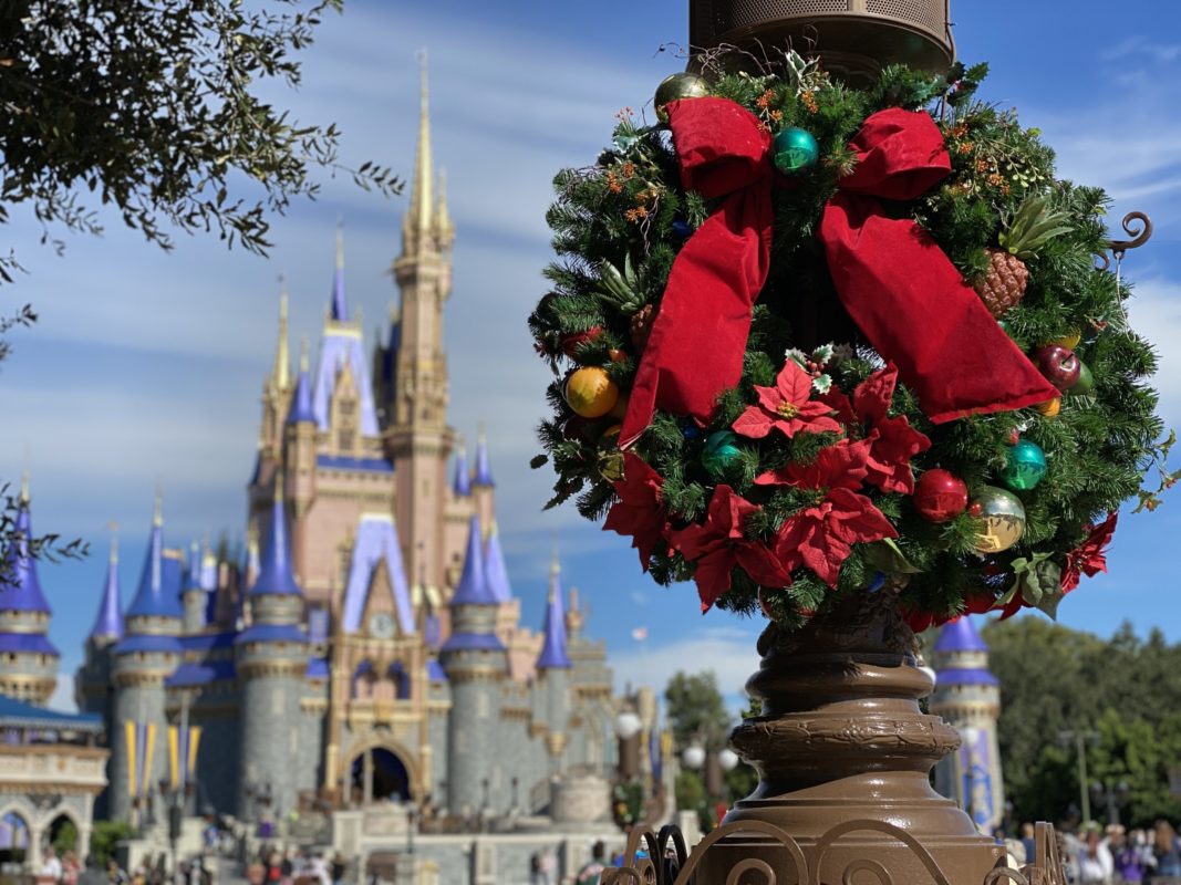 cinderella-castle-christmas-wreath-featured-image-hero-magic-kingdom-12022020-8020417