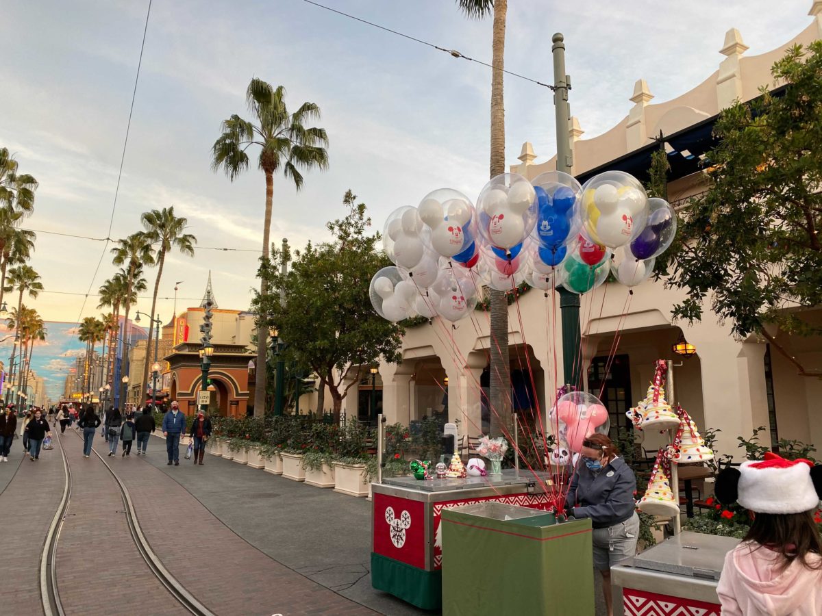 disneyland-balloons-dec2020-3