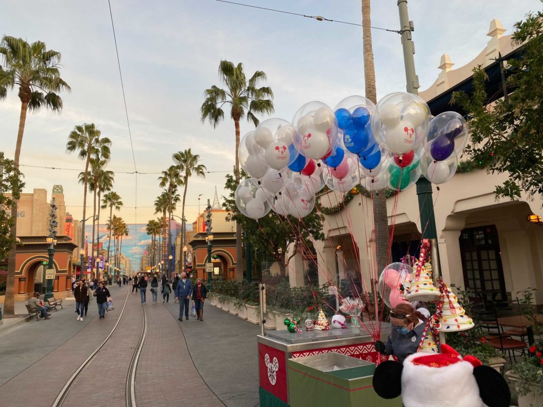disneyland-balloons-dec2020-9