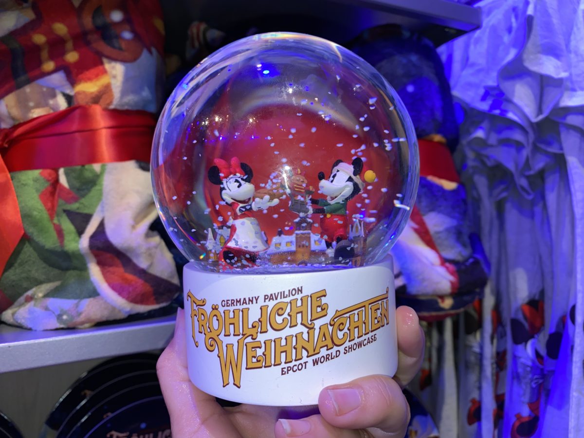 frohliche-weihnachten-snow-globe-epcot-12152020-8620764