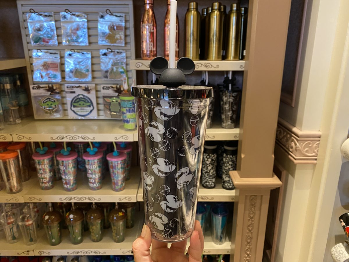 mickey-mouse-tumbler-mickey-straw-topper-magic-kingdom-12172020-9184017