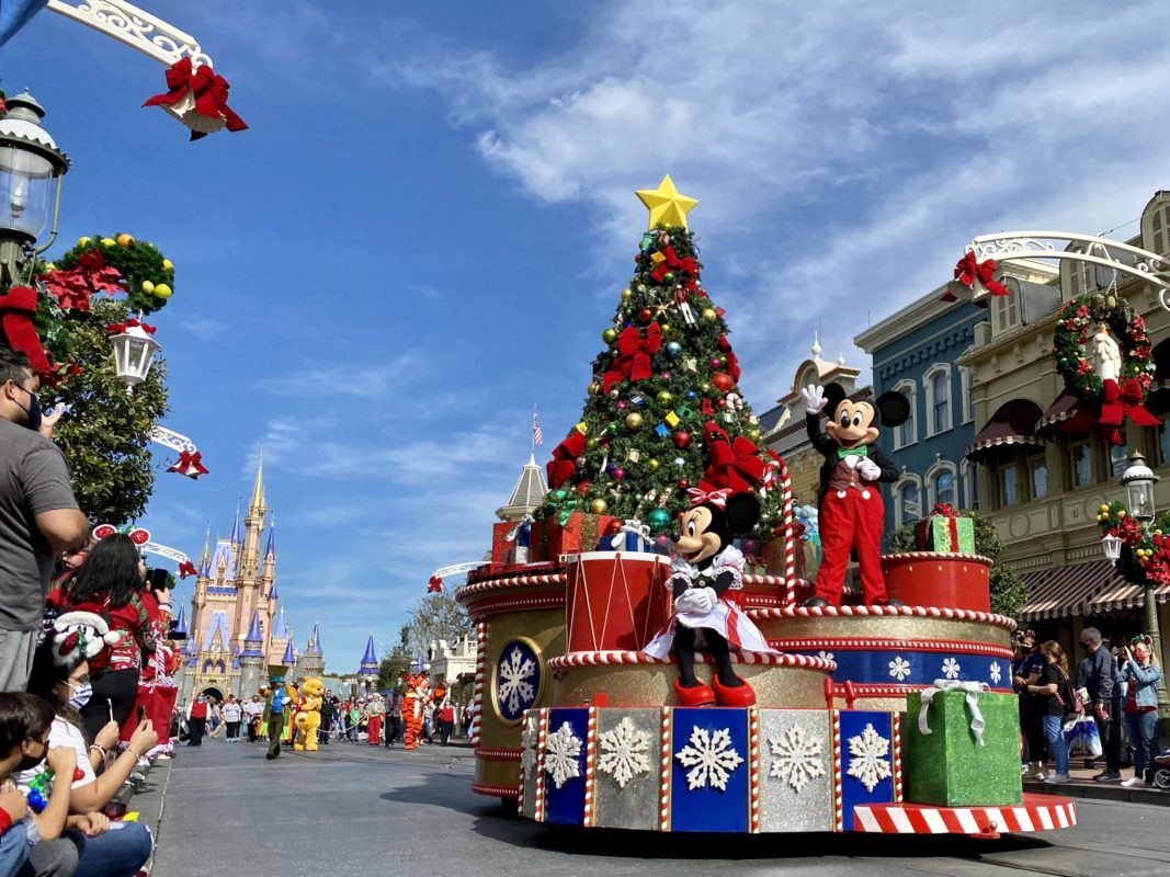 mickey-and-friends-holiday-cavalcade-main-street-usa-featured-image-hero-magic-kingdom-12102020-5720284
