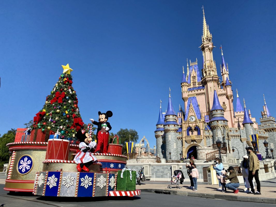 mickey-christmas-cavalcade-cinderella-castle-featured-image-hero-magic-kingdom-12092020-9657467