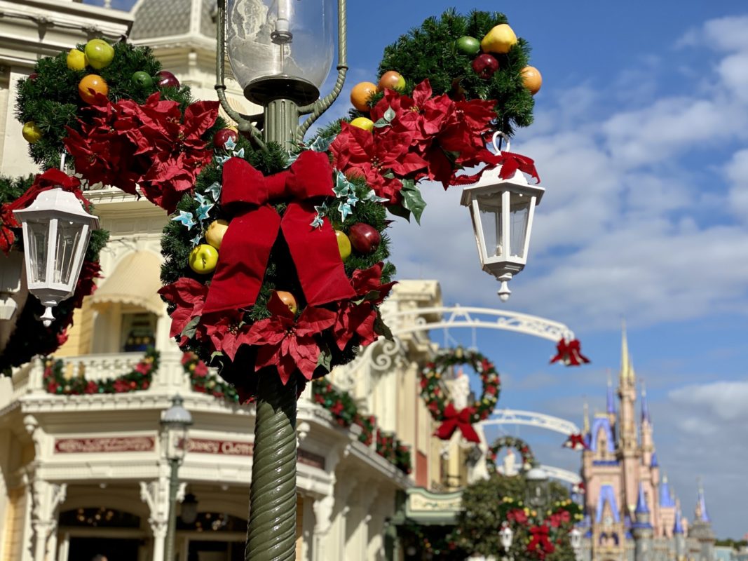 mickey-christmas-wreath-lanterns-main-street-featured-image-hero-magic-kingdom-12302020-8730769
