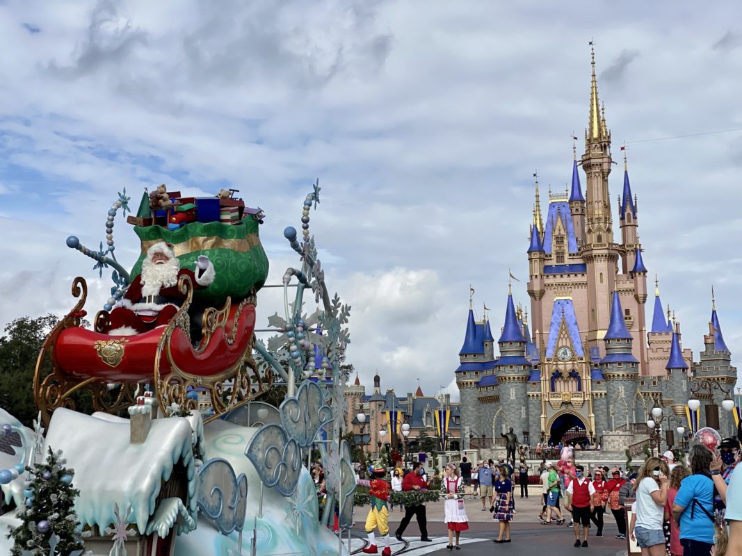santa-cavalcade-cinderella-castle-featured-image-hero-magic-kingdom-12142020-2874269