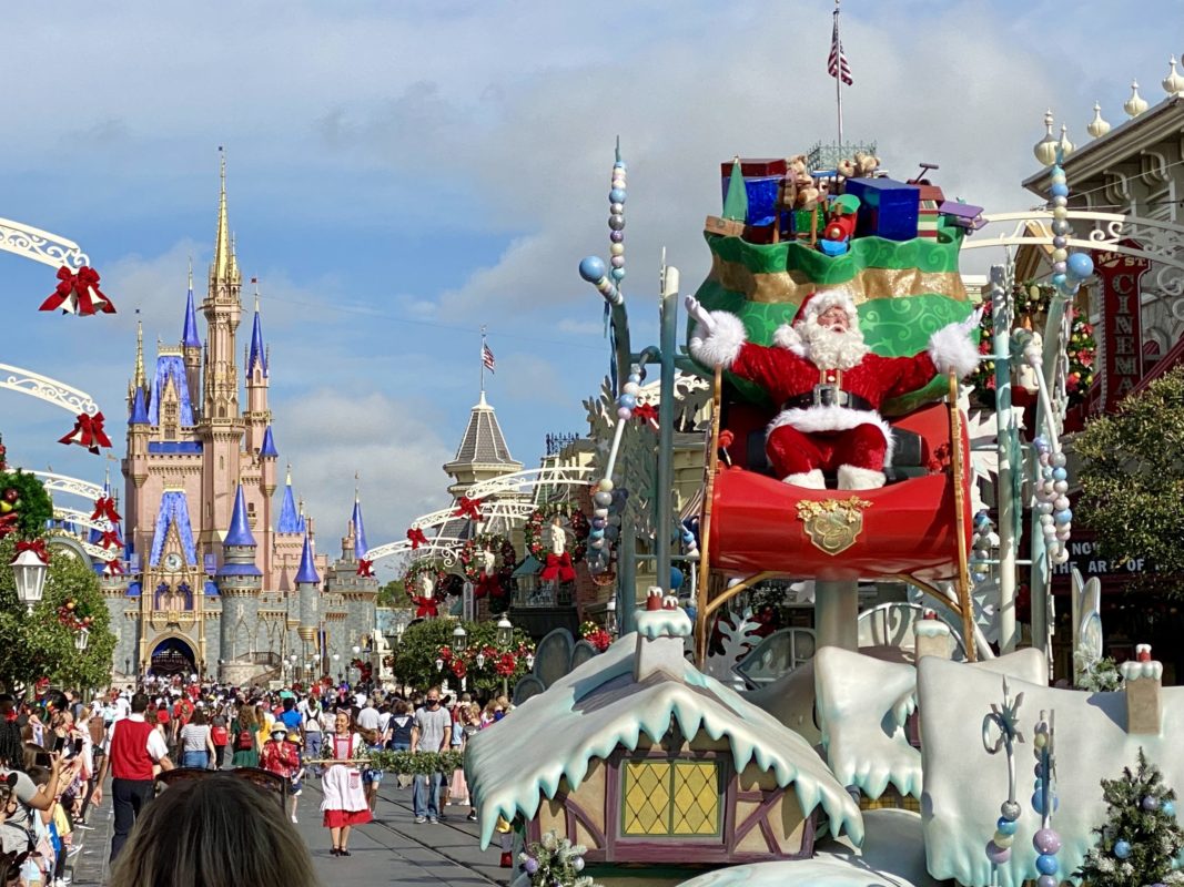 santa-cavalcade-cinderella-castle-featured-image-hero-magic-kingdom-12242020-3770078