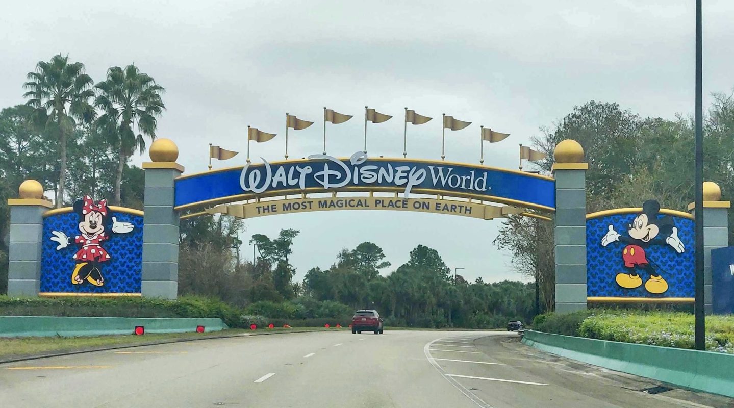 walt-disney-world-entrance-western-way-completed_4-2