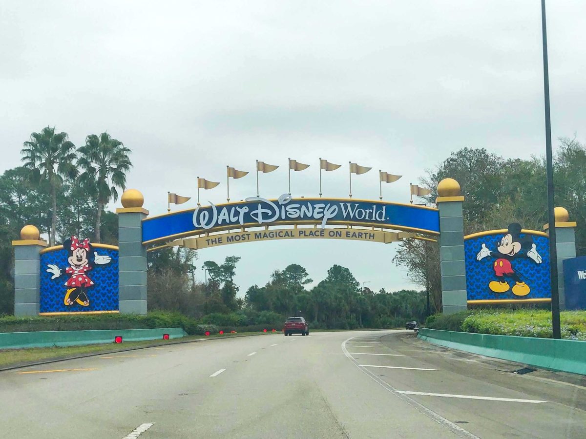 walt-disney-world-entrance-western-way-completed_4