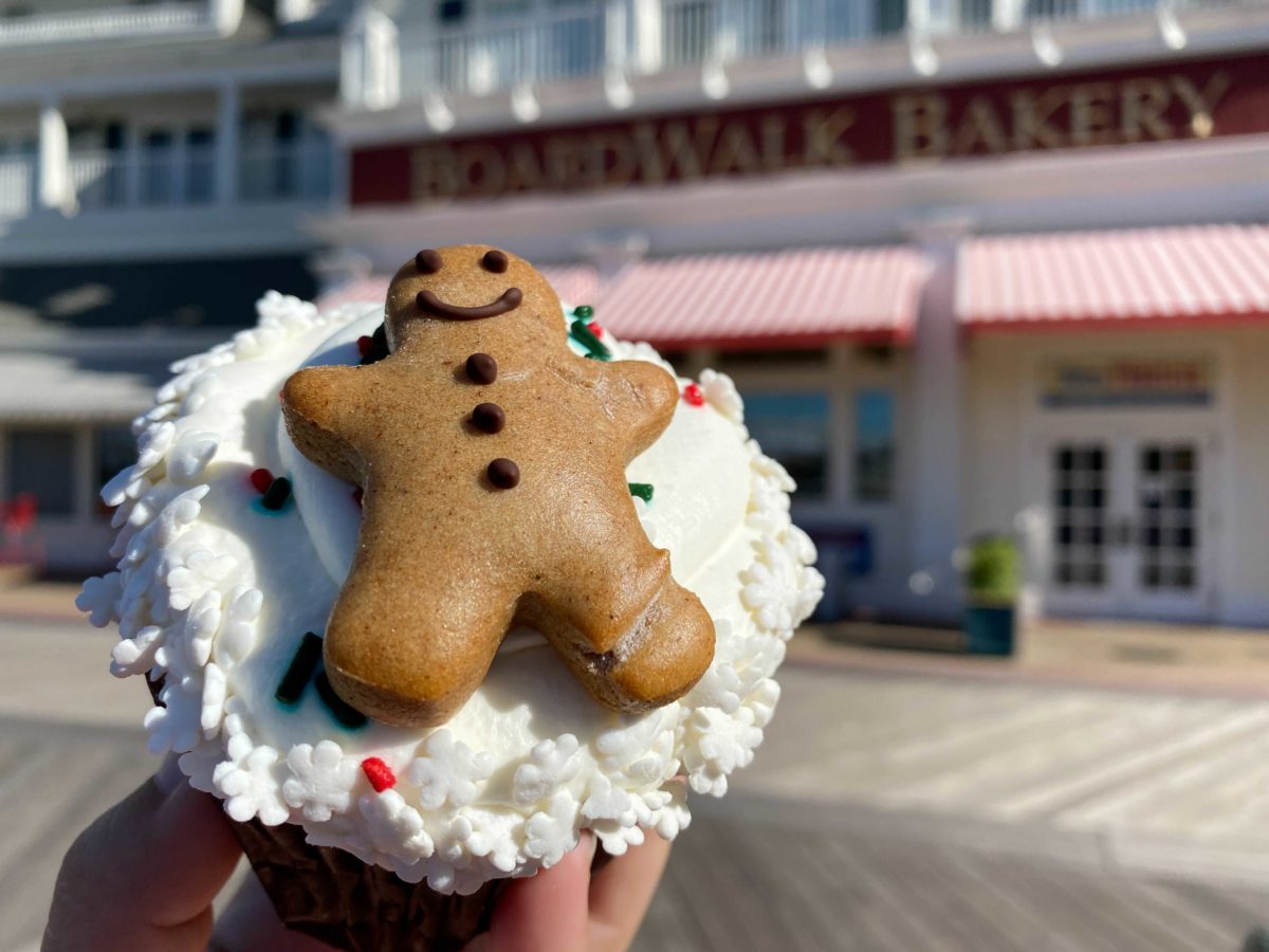 boardwalk-gingerbread-cupcake-1