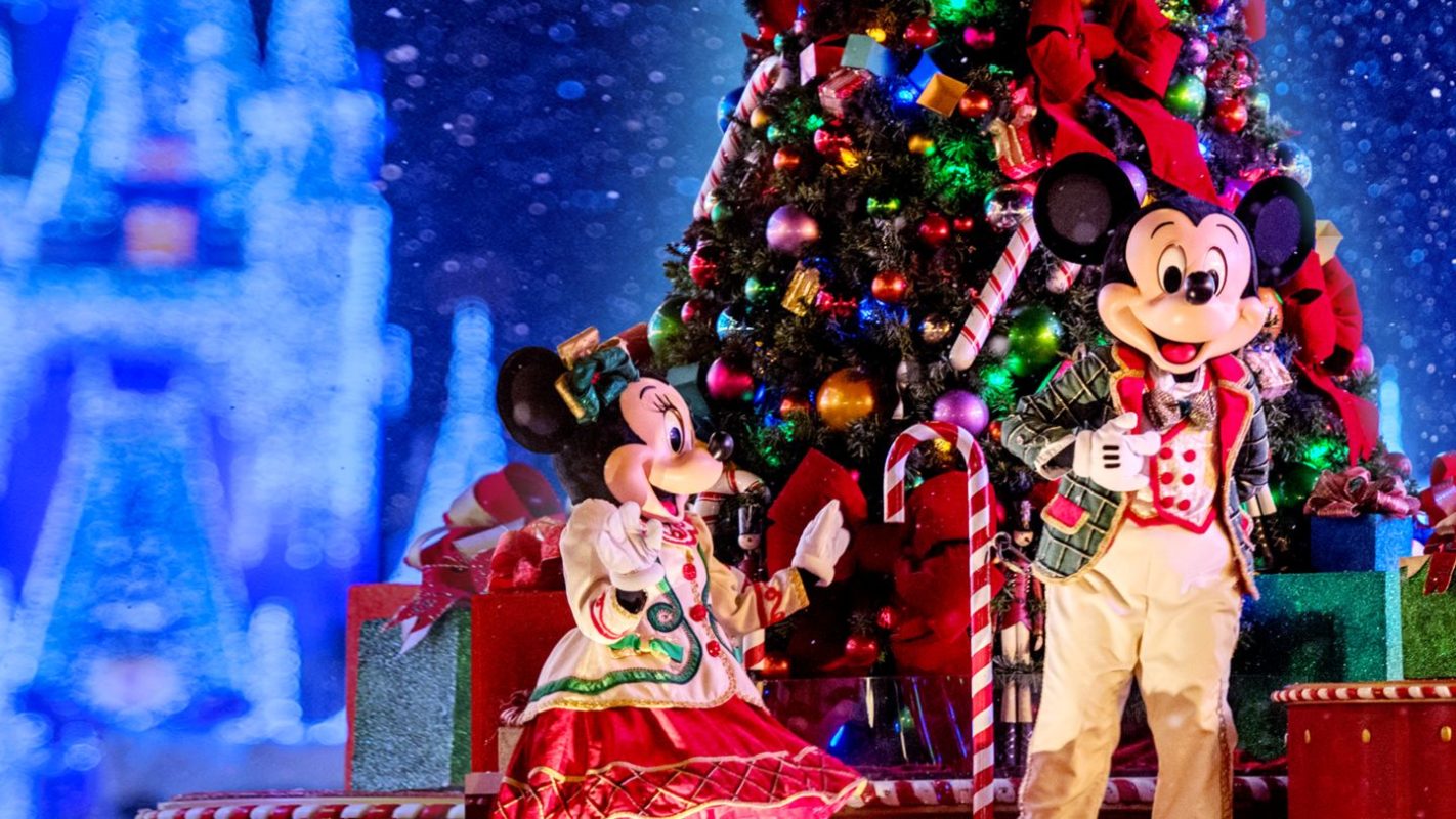 decorating-disney-holiday-magic