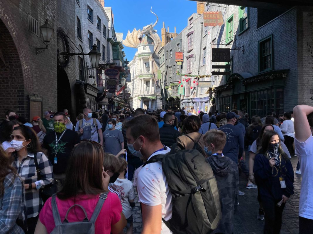 diagon-alley-crowds-5-2