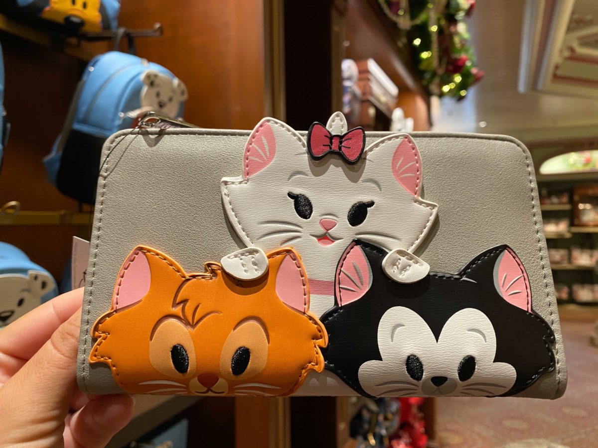 disney-dogs-cats-loungefly-13