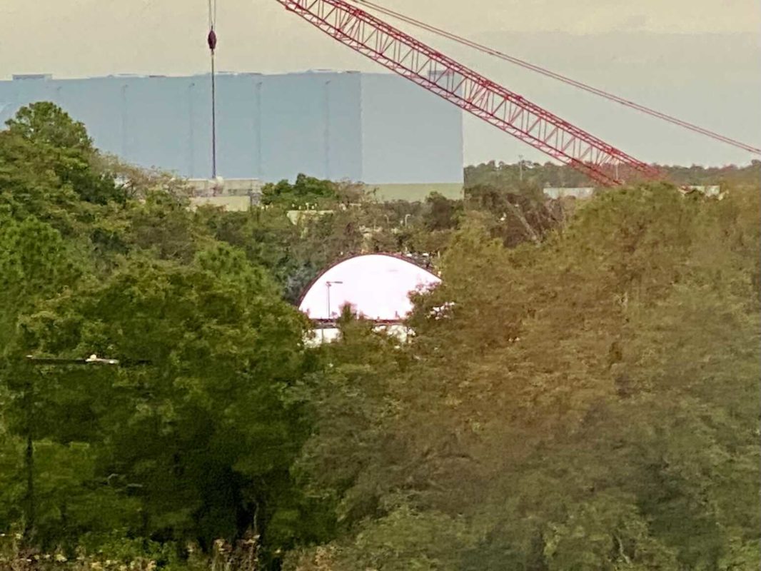 harmonious-barge-backstage-screen-lit_2