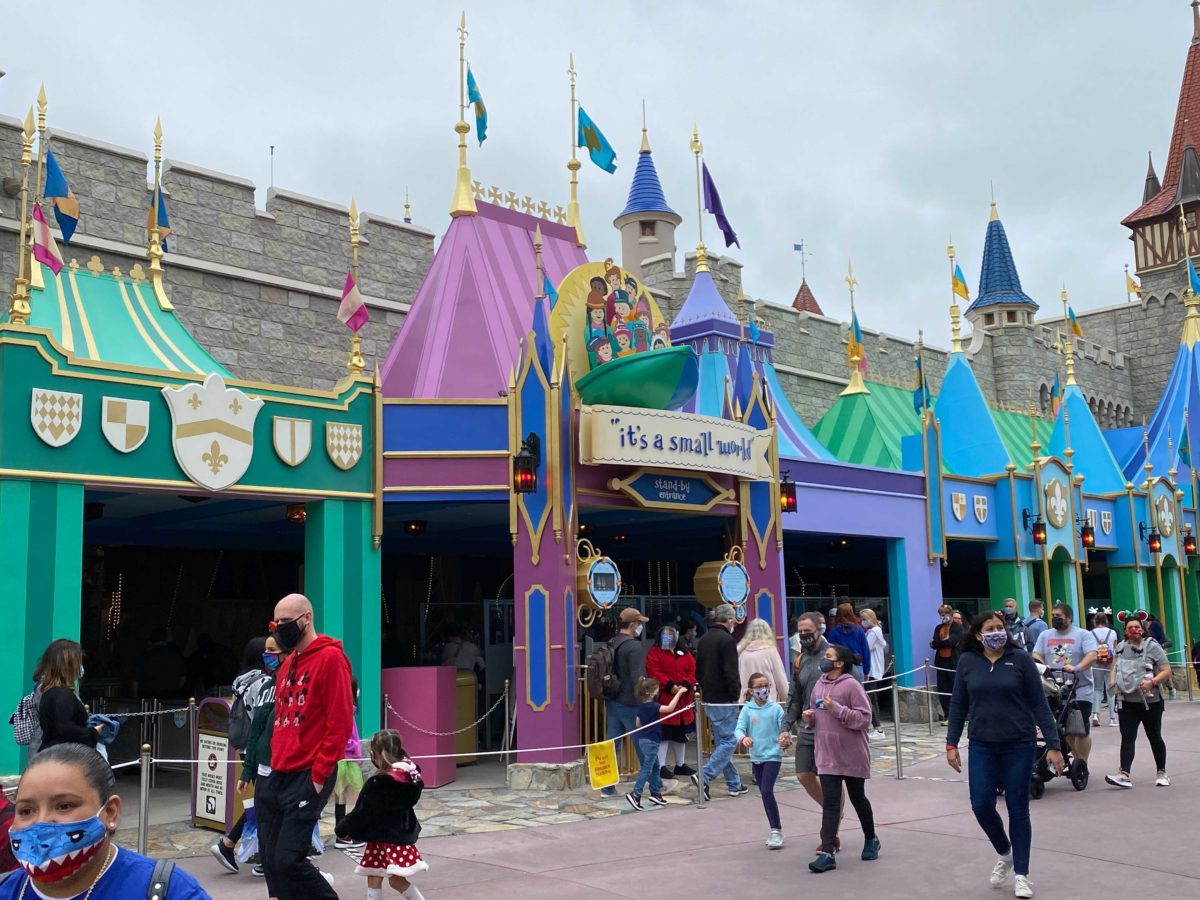 its-a-small-world-entrance-sign-return-11