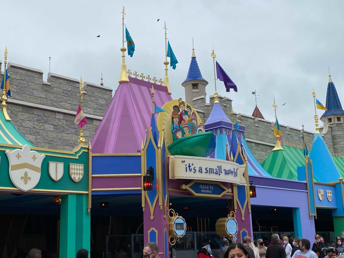 its-a-small-world-entrance-sign-return-12