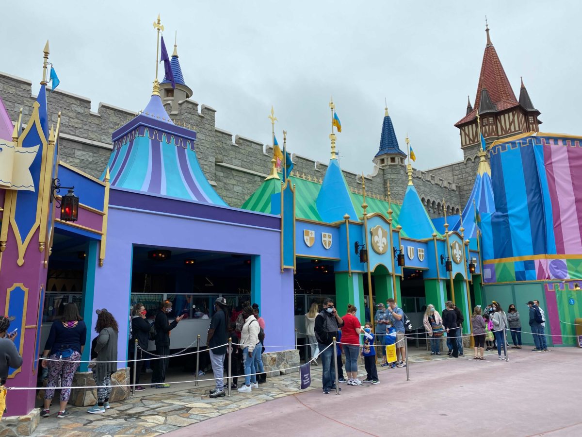 its-a-small-world-entrance-sign-return-16