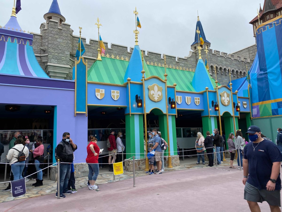 its-a-small-world-entrance-sign-return-19