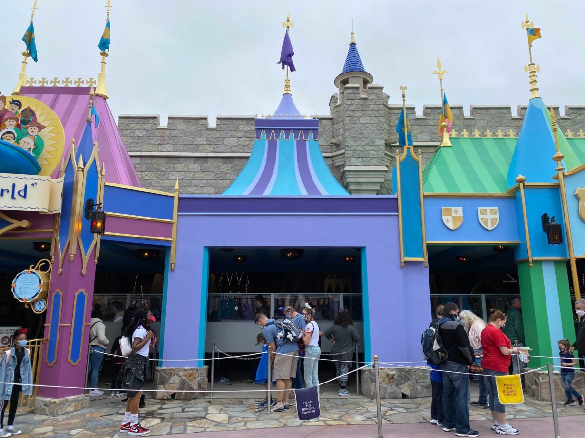 its-a-small-world-entrance-sign-return-21