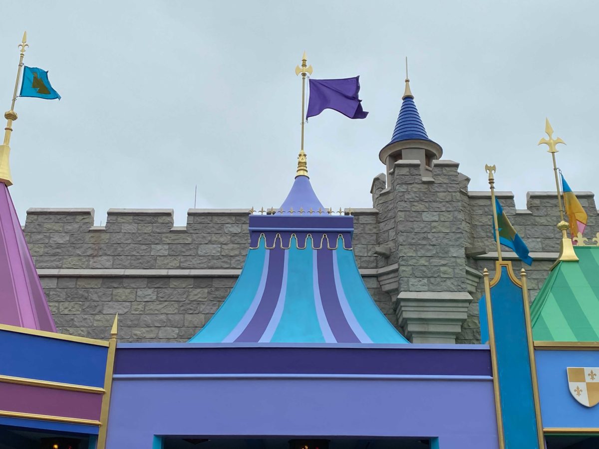 its-a-small-world-entrance-sign-return-22