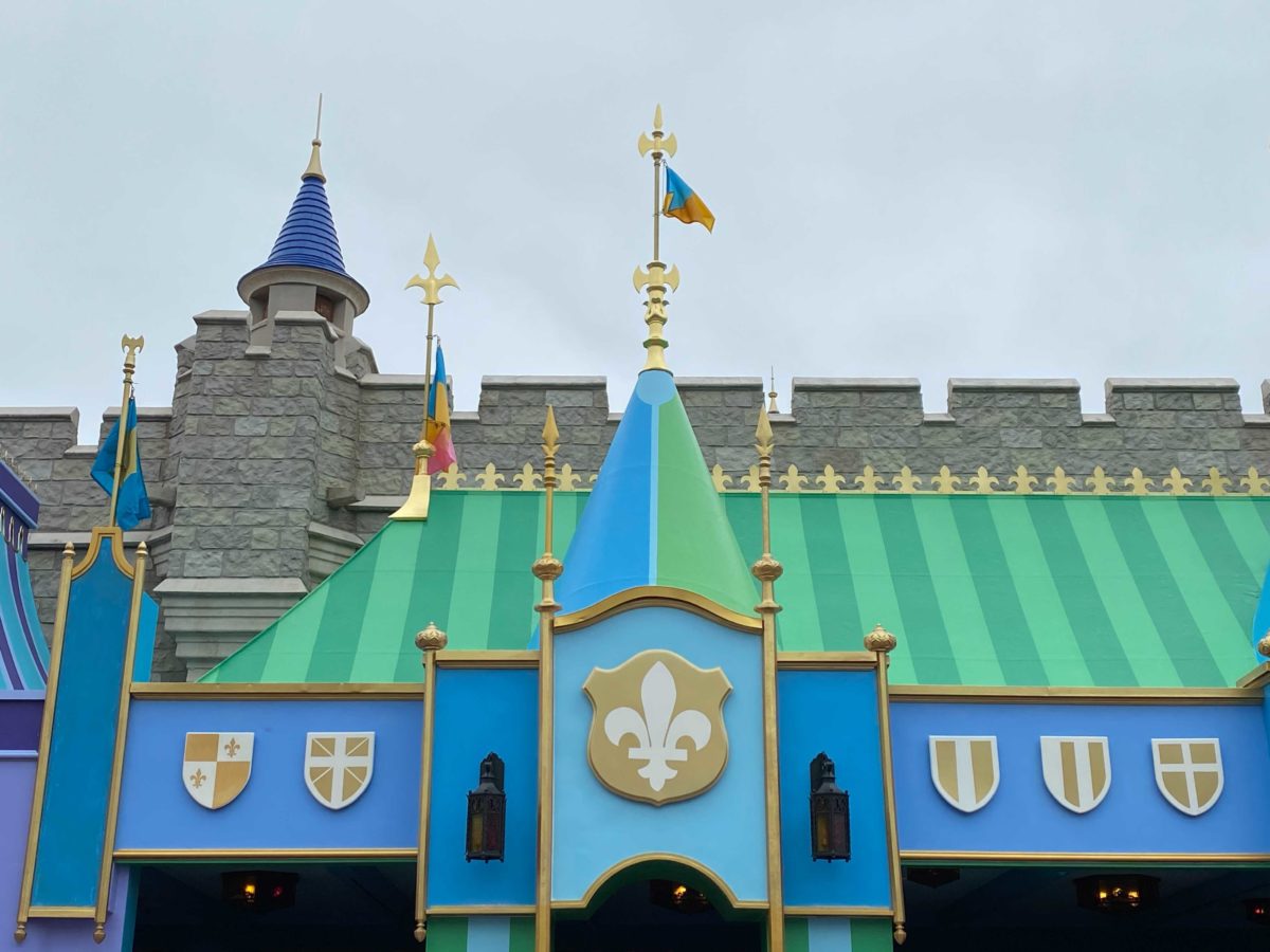 its-a-small-world-entrance-sign-return-23