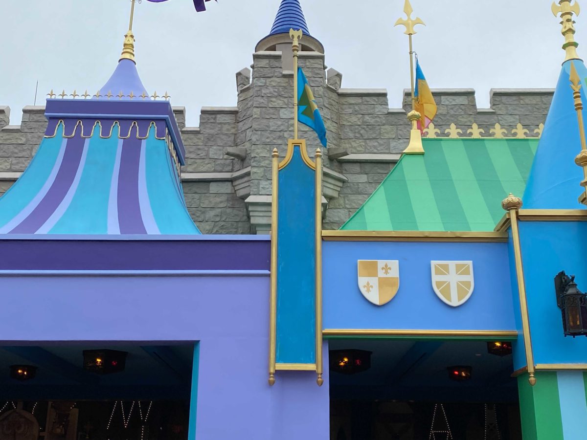 its-a-small-world-entrance-sign-return-24