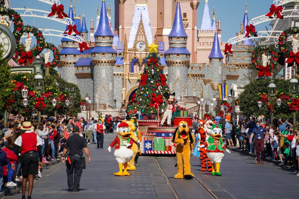 mickeys-holiday-cavalcade-featured-1
